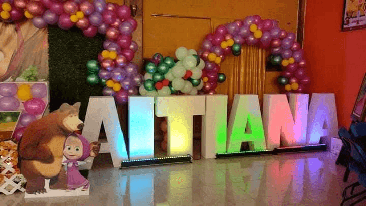 Letras Gigantes con Iluminación